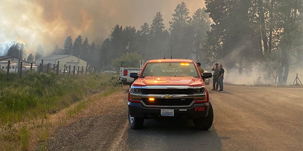 Red Bridge Fire rages east of Seattle forcing residents to flee as flames destroy homes