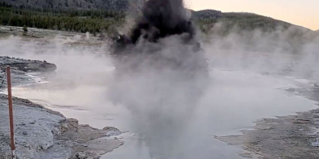 Video: Black Diamond Pool explodes, sending plumes of steam and debris into the air