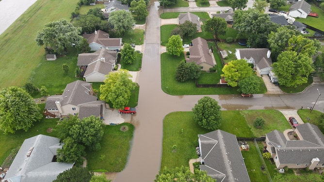 Incredible Footage: Milwaukee County Home Swallowed By Floodwaters! - pskcv5y