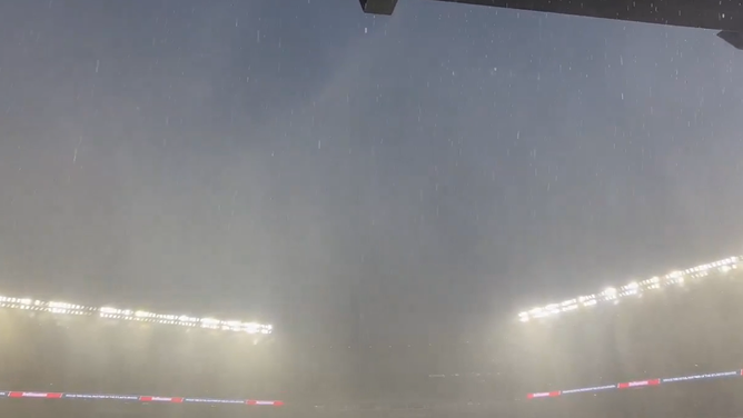 Rain delays Atlanta Braves baseball game.