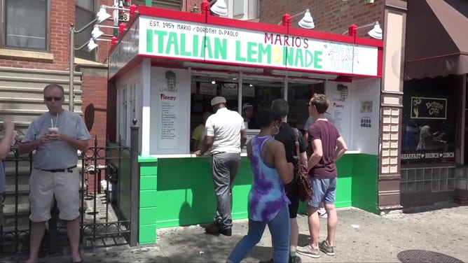 This image shows people waiting in line for lemonade in Chicago during a heat wave.