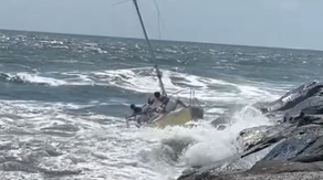 Watch: Sailboat carrying 10 sinks after crashing into New Jersey jetty during rough seas