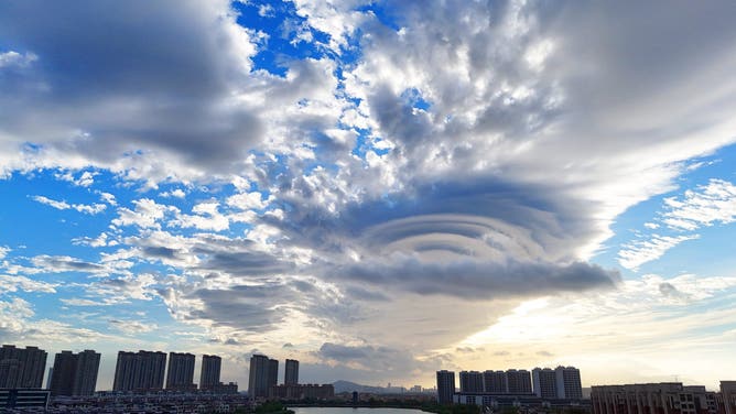 Flying saucer-shaped Cloud Spotted In Lianyungang