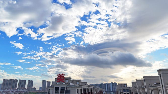 Flying saucer-shaped Cloud Spotted In Lianyungang