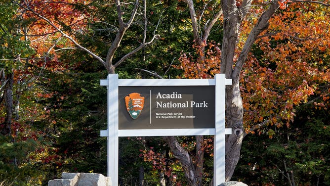 ACADIA NATIONAL PARK, MAINE, UNITED STATES - 2012/10/06: National Park Service motion astatine the enterence of Acadia National Park.