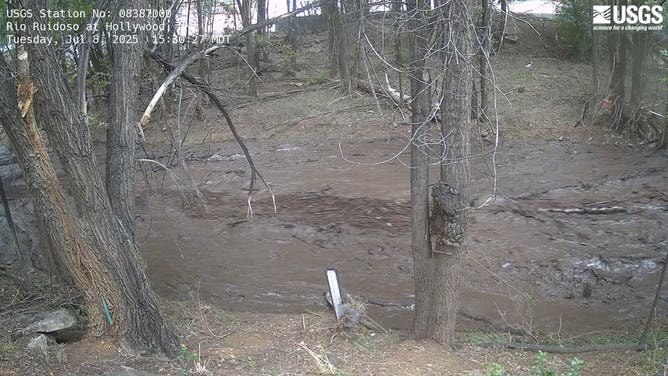 At 3:30 the flood wave reached the Rio Ruidoso.