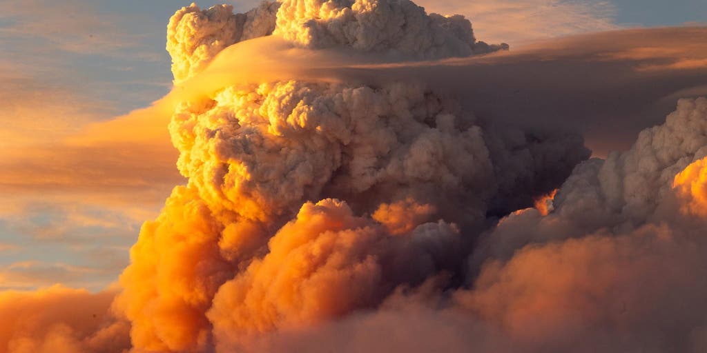 Dragon Bravo Fire Burning In Grand Canyon National Park Becomes Dragon Bravo Fire Scaled