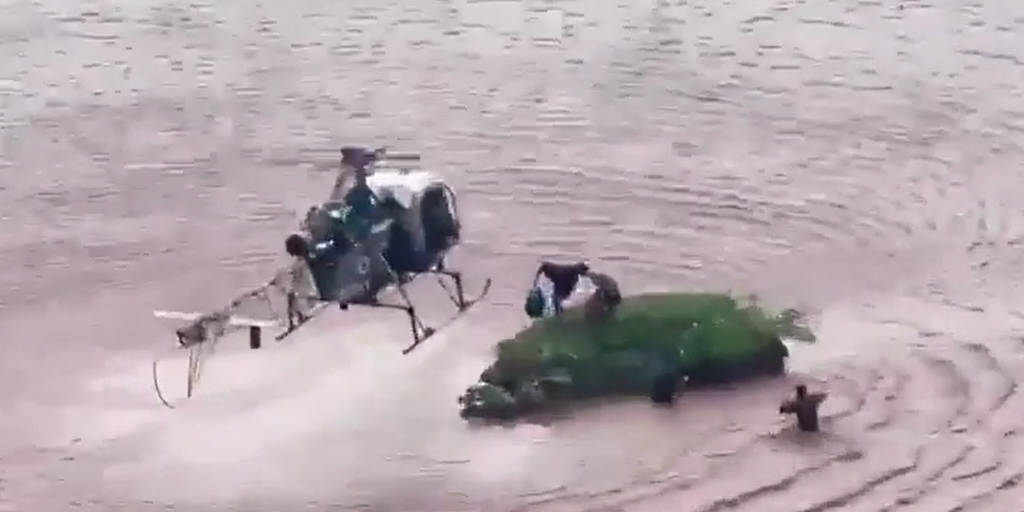 VIDEO: Indian Army helicopter conducts heroic rescue during flooding ...