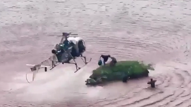 See it: Indian Army helicopters complete 'dare devil' rescue amid rising floods