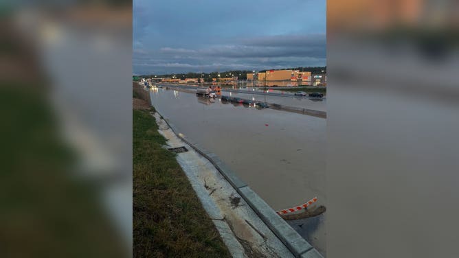 nterstate 24 was closed Tuesday night between Interstate 75 and US 27 in Hamilton County, Tennessee due to widespread flooding.