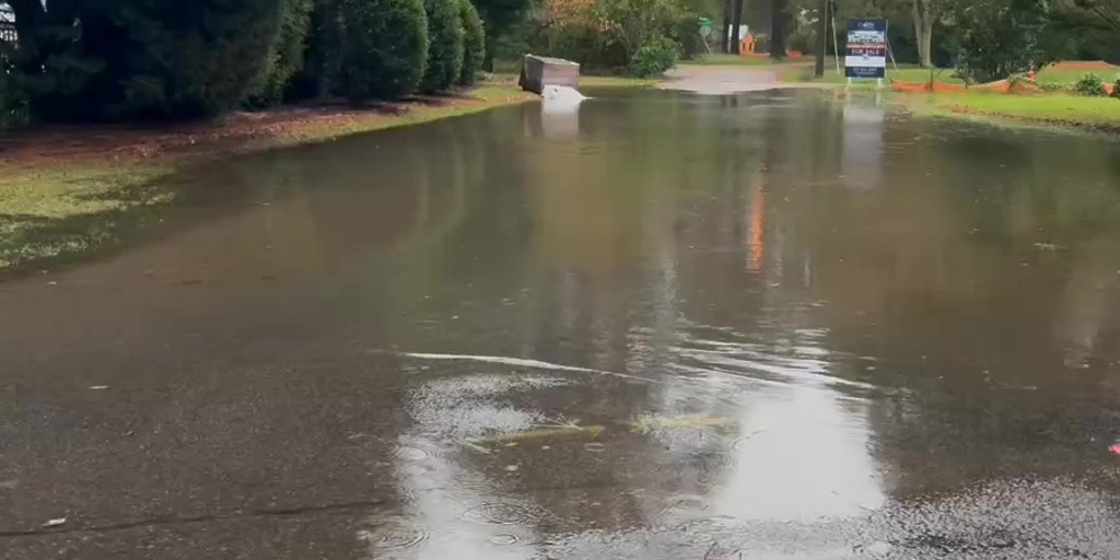 Final burst of rain for mid-Atlantic as coastal storm slams Virginia, North Carolina with high winds, flooding