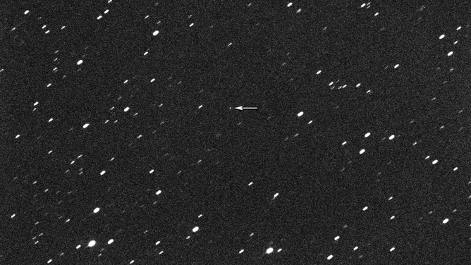 A 120-second exposure showing asteroid 2025 QD8 about 1.8 million km from Earth.
