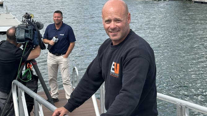 Manatee sighting creates buzz along New Jersey shore.