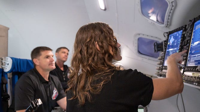 Orion Orbit Ops Joint Sim with Reid Wiseman, Victor Glover, Christina Koch, Jeremy Hansen, Andre Douglas, and Jenni Gibbons in an Orion Mockup on Sept. 15, 2025.