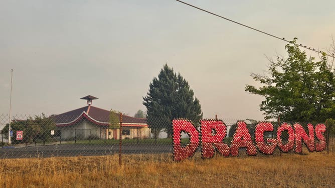 Chinese Camp School choked with smoke as 6-5 fire burns nearby.