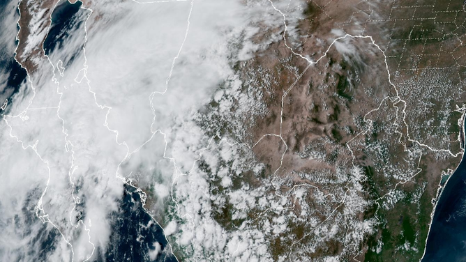 Moisture from Lorena moving through Mexico satellite.