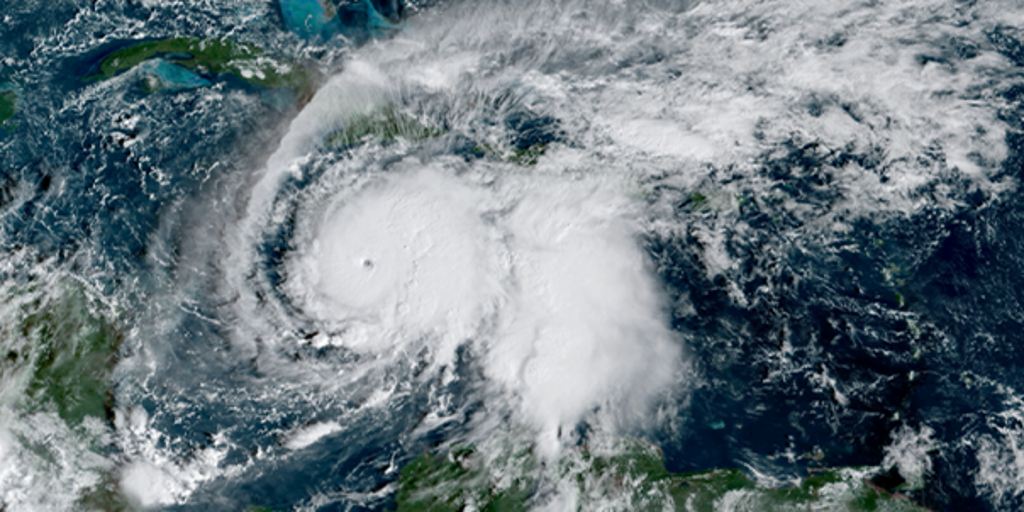 'Super El Niño' brewing as La Niña fades ahead of peak hurricane season