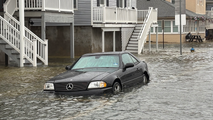 At least 1 killed as nor'easter batters Northeast with high winds, heavy rain