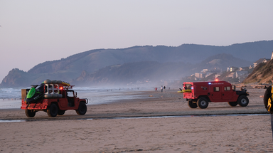 Person dies after being pulled out to sea by strong current in Oregon