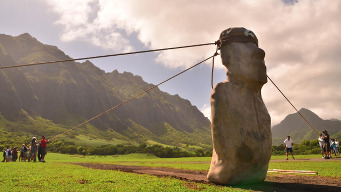 A research team including Binghamton University archaeologist Carl Lipo has confirmed via 3D modeling and field experiments that the ancient people of Easter Island, or Rapa Nui, "walked" the iconic moai statues.