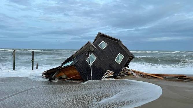 Home collapses in Rodanthe, N.C.