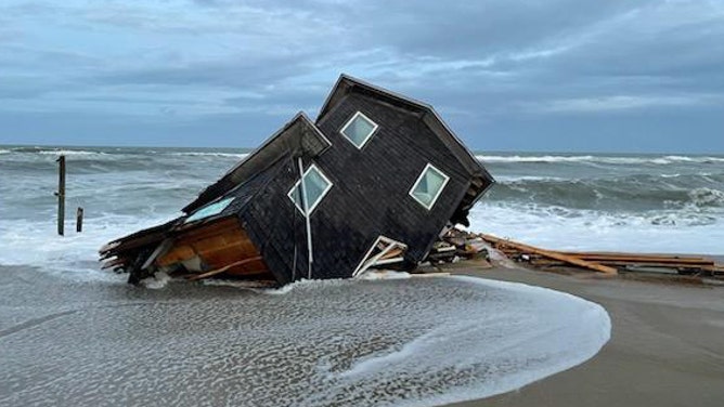 Home collapses in Rodanthe, N.C.