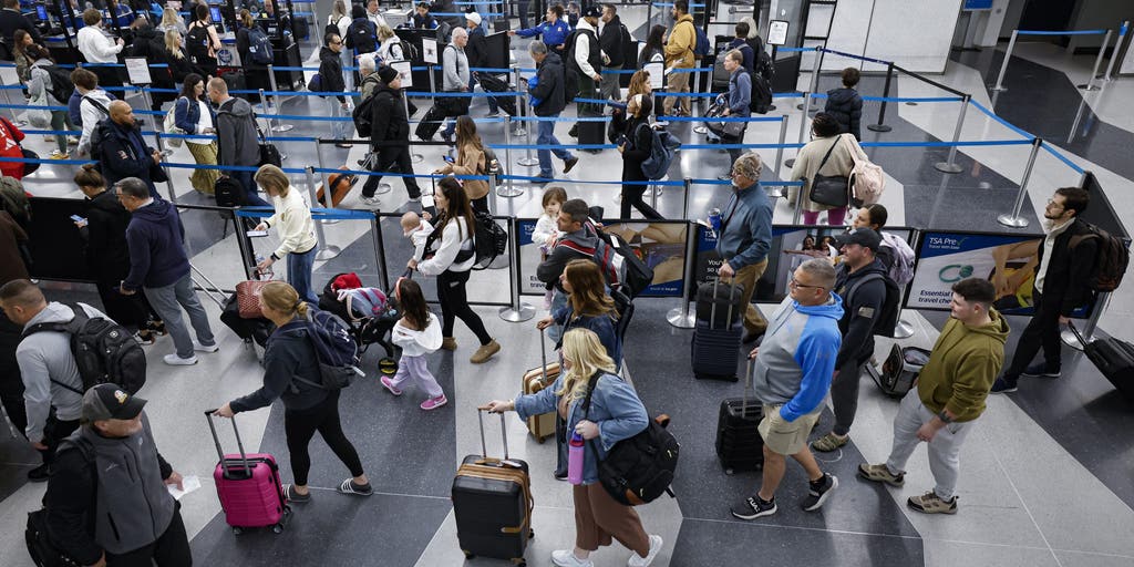 FAA warns of busiest Thanksgiving travel period in over 15 years with more than 360,000 flights