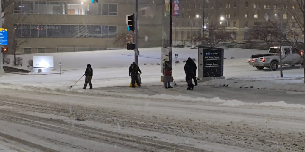 Massive winter storm slams Midwest with heavy snow, unleashing dangerous travel conditions for holiday weekend
