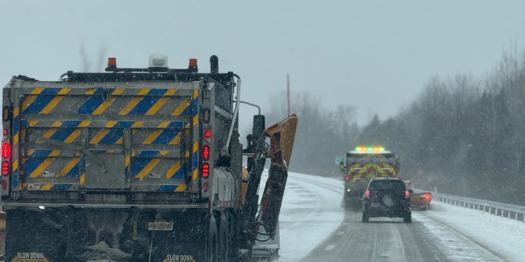 Intense lake-effect snow shatters Thanksgiving record, as holiday travelers face dangerous roads home