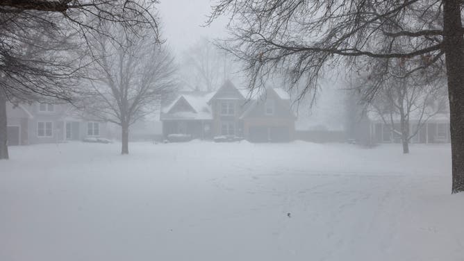 SHAWNEE, KANSAS - JANUARY 5: Dense snow fall and wind reduce visibility on January 5, 2025 in Shawnee, Kansas.
