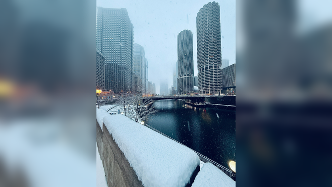 Snowy scenes throughout Chicago amid first round of clipper system