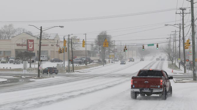 NASHVILLE, TENNESSEE - JANUARY 24: Snow begins to collect on Nolensville Pike on January 24, 2026 in Nashville, Tennessee. A massive winter storm is expected to bring frigid temperatures, ice, and snow to millions of Americans across the nation.