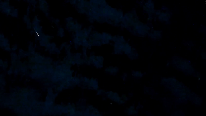 Fireball flashes through space during peak of Quadrantid meteor shower on Jan. 3, 2026.
