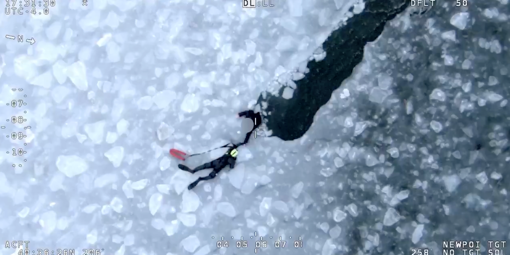 Watch: NYPD, FDNY rescue 3 people from icy waters in Queens