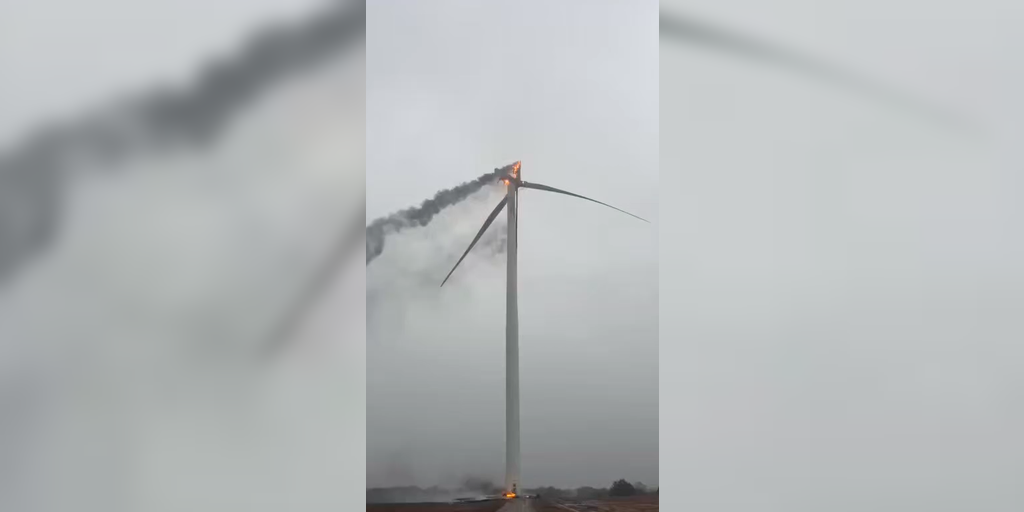 Video: Lightning strike causes wind turbine fire in Texas