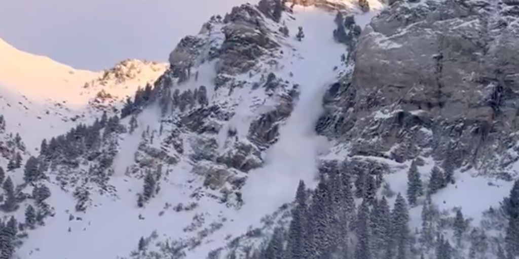 Avalanche danger prompts overnight interlodge at ski areas in Utah amid feet of snow