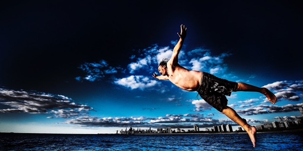 Meet The Great Lake Jumper: The Chicago resident that has plunged into Lake Michigan for 2,000+ days straight