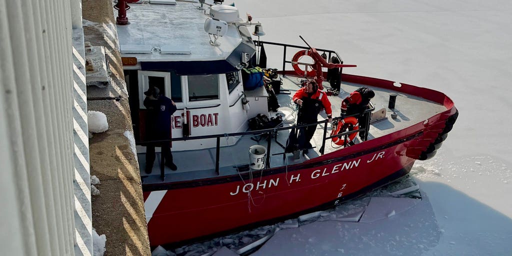 Person found dead in icy waters of Potomac River in Washington DC