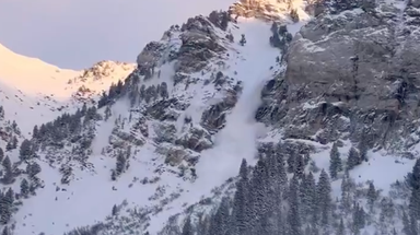 Avalanche danger prompts overnight interlodge at ski areas in Utah amid feet of snow