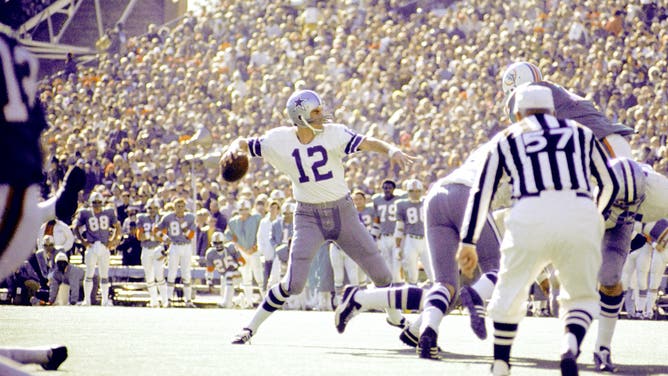 Football: Super Bowl VI: Dallas Cowboys QB Roger Staubach (12) in action, pass vs Miami Dolphins at Tulane Stadium.New Orleans, LA 1/16/1972CREDIT: Walter Iooss, Jr.