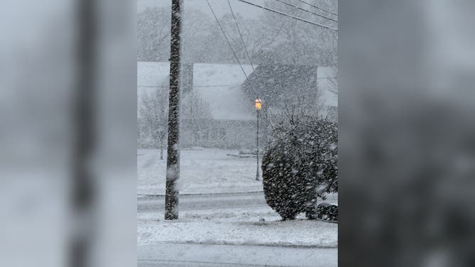 Strong winds and heavy snow pound Somers point, NJ, amid Feb. 2026 blizzard