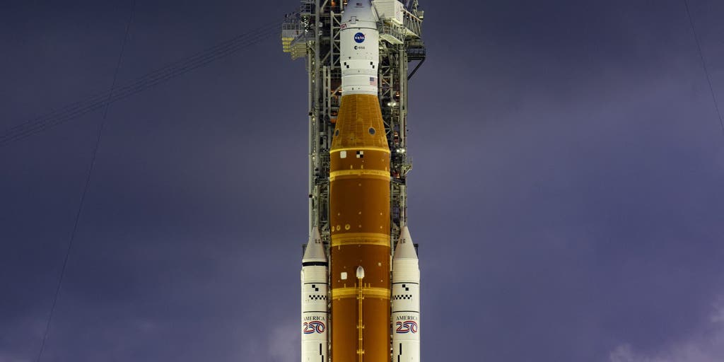 What kind of food is packed for the Artemis II space mission?