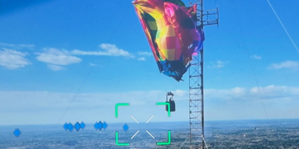 Video: Two rescued after hot air balloon crashes into 920-foot cell tower in Texas