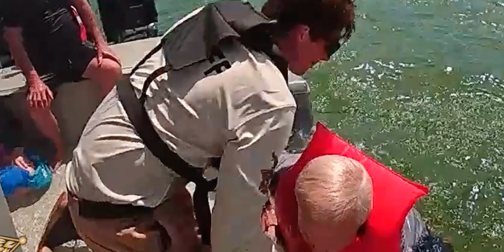 Watch: Deputies rescue 11 passengers after boat capsizes off Florida beach, 2 with minor injuries