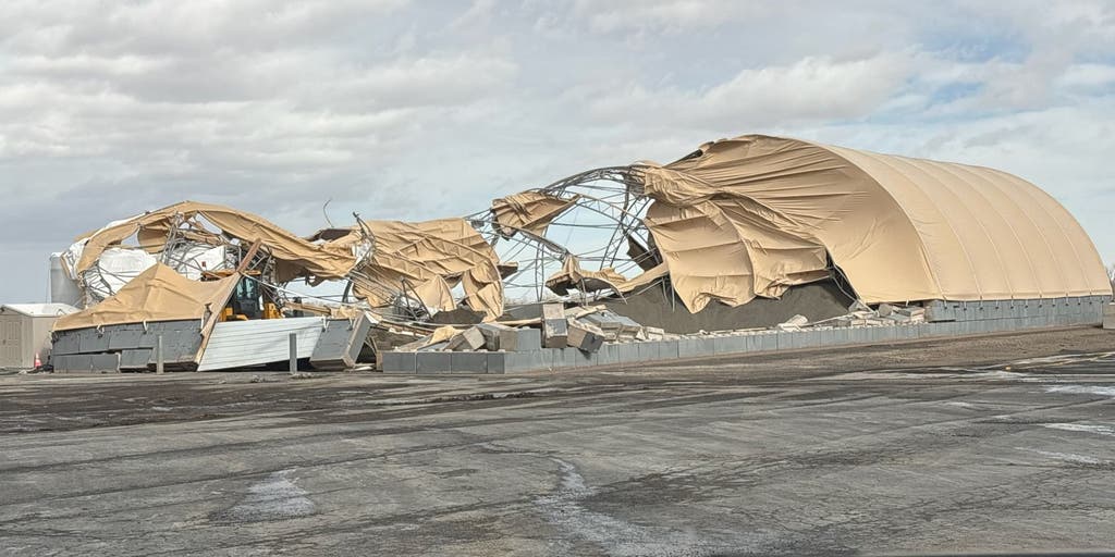 Vicious windstorm knocks out power to thousands, unleashes travel chaos amid extreme 100+mph gusts in Plains