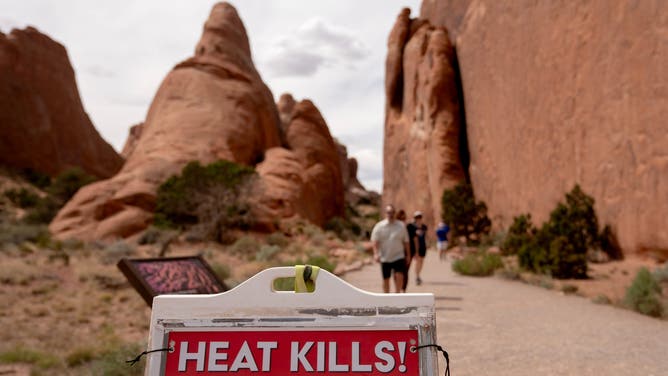A Heat Kills sign at the beginning of a trail at Arches National Park in Moab, Utah, US, on Saturday, May 17, 2025.