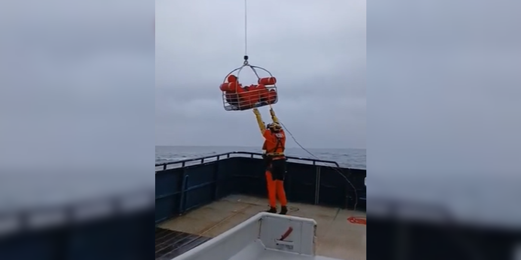 Video: 5 Alaska fishermen rescued by US Coast Guard after running aground