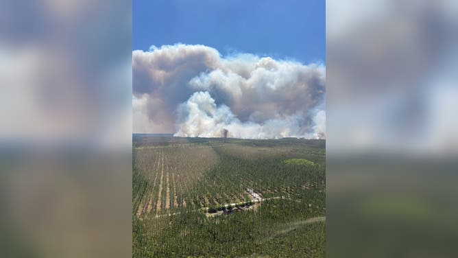 Huge smoke plumes from the Highway 82 Fire on April 22, 2026.
