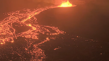 Video: Lava gushes from Mount Kīlauea in Hawaii before the 48th eruption episode