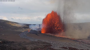 Hawaii’s Kīlauea volcano erupts for the 47th episode, sending fountains of lava into the air